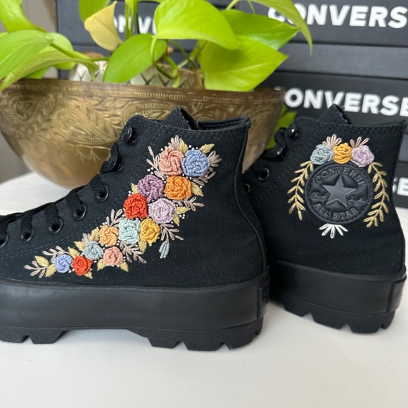 Hand Embroidered Converse High-tops - lugged sole - size 9w - Picture 4 of 11